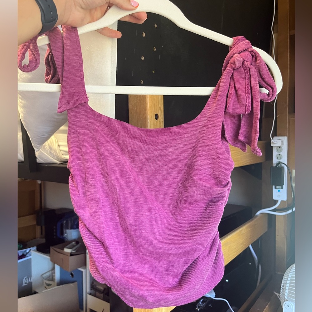 adorable fuchsia bowtie top